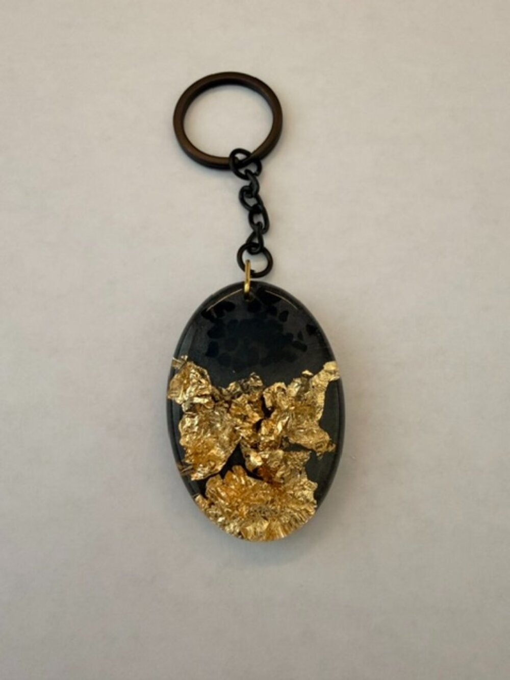 Handmade Resin Keychain – Black & Gold